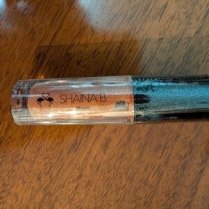 Shaina B. Liquid Highlighter